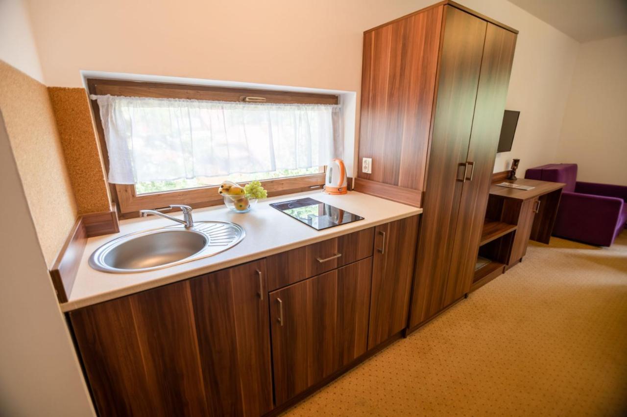Apart-Invest Nieruchomosci Studio 30 ชกลาร์สกา ปอเรมบา ภายนอก รูปภาพ
